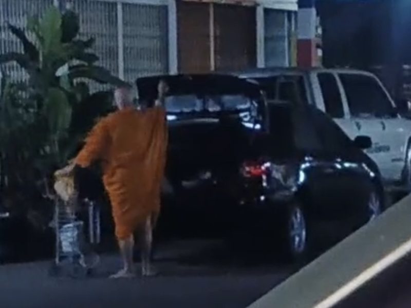 บรรจบ จบแล้ว หลวงพี่น้ำฝน สั่งตำรวจพระจับตัวสอบสึก หลังขับเก๋งบิณฑบาต ซ้ำรอยหลวงตา “Work From Home”