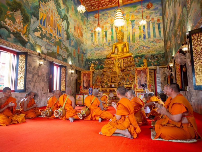 หลวงพี่น้ำฝน รับช่วง เรือนจำกลางนครปฐม นำทางผู้พ้นโทษและประชาชน บวชถวาย พระบรมราชชนนีพันปีหลวงฯ