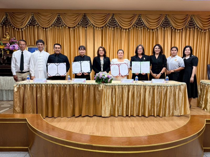 ผู้บริหารโรงเรียน เครือข่าย สังกัด สปพ.นครปฐมเขต 1 ลงนาม MOU ยกระดับการเรียนรู้ภาษา และวัฒนธรรมจีน สู่เยาวชน เพื่อพัฒนาคุณภาพให้ดียิ่งขึ้น