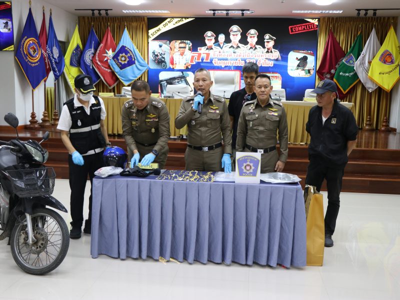 นครปฐม  แถลงผลการจับกุมคนร้ายชิงทรัพย์ร้านทองในห้างดังกลางเมืองนครปฐม จำนวน 46 บาท มูลค่าประมาณ 3,680,000 บาท 