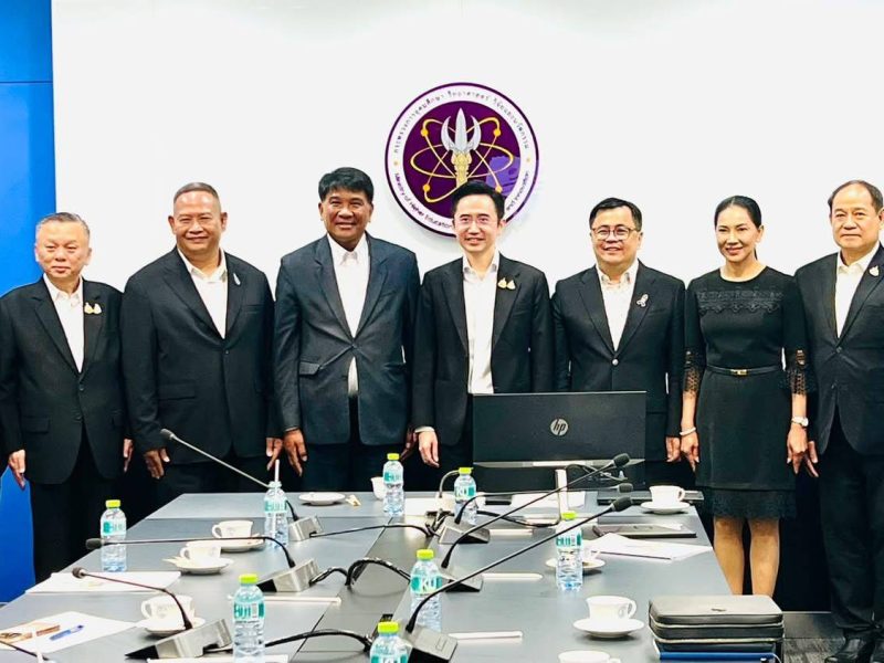 9 มทร. ผนึกกำลังเครือข่ายอุดมศึกษา เสนอ “สมุดปกขาว – ข้อเสนอเชิงยุทธศาสตร์” ต่อ รมว.อว. มุ่งพลิกโฉมมหาวิทยาลัย