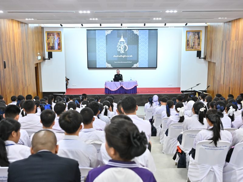 นครปฐม    ม.ล.ปนัดดาฯ บรรยายพิเศษแก่นักเรียนที่เข้าร่วมโครงการเตรียมความพร้อมเพื่อการศึกษาต่อ