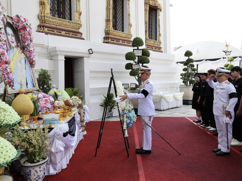 ผอ.สนง.หน่วยบัญชาการทหารพัฒนา(นทพ.)นำเยาชน วางมาลาถวายสักการะ ถวายบังคมพระบรมศพ พระบรมราชชนนีพันปีหลวงฯ