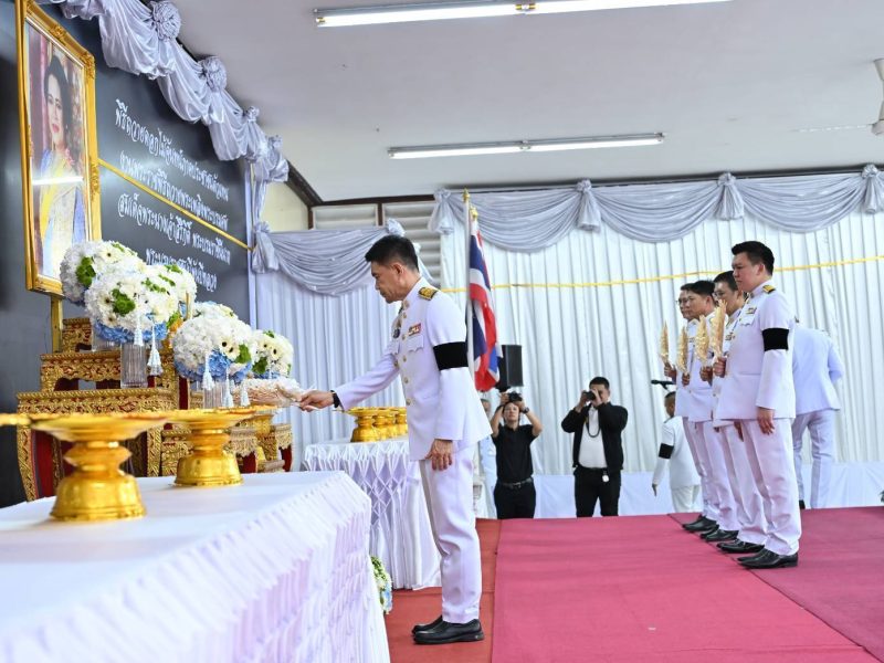นครปฐม จัดพิธีถวายดอกไม้จันทน์ภาคประชาชนตัวแทน งานพระราชพิธีถวายพระเพลิงพระบรมศพ