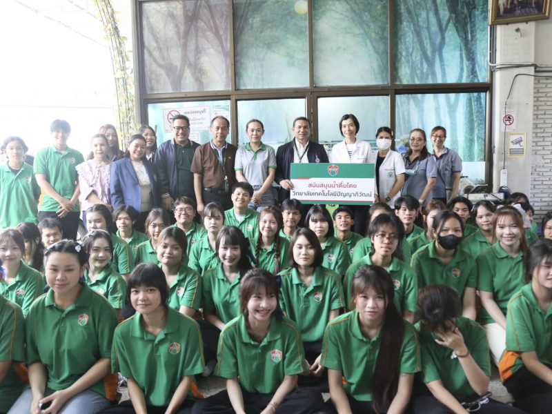 นนทบุรี วิทยาลัยเทคโนโลยีปัญญาภิวัฒน์ บำเพ็ญสาธารณะประโยชน์จิตอาสาช่วยเหลือชุมชนจากอุทกภัย
